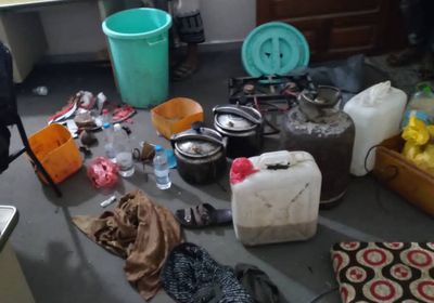 مداهمة مصنع خمور في رصد وضبط صاحبه