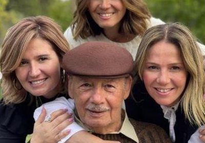 هنا شيحة تحتفل بعيد زواج والديها الـ43 (صور)