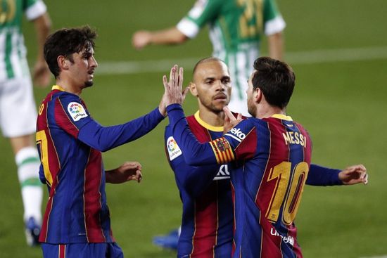 ميسي يقود تشكيل برشلونة لمواجهة إشبيلية في الدوري الإسباني