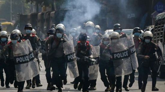 شرطة ميانمار تُطلق الرصاص المطاطي على المتظاهرين