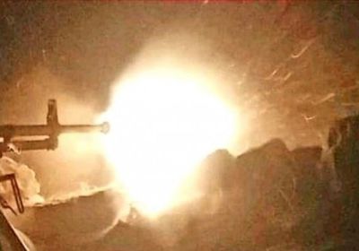 حصار نيراني على متسللين حوثيين في قطاع باب غلق