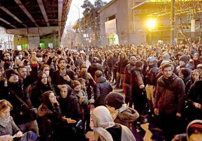 تزامنًا مع الاحتجاجات.. استمرار قطع الإنترنت في إيران