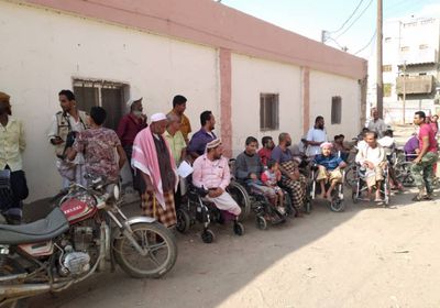   هددوا بقطع الطريق.. معاقو خنفر يجددون مطالبهم للسلطة المحلية