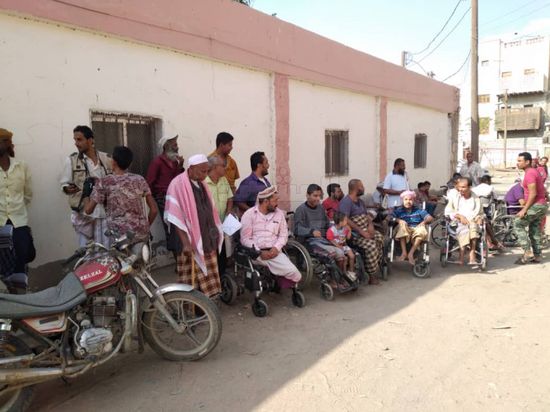   هددوا بقطع الطريق.. معاقو خنفر يجددون مطالبهم للسلطة المحلية