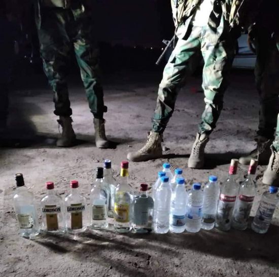 حملة أمنية على وكر لمدمني الخمور والمخدرات ببئر أحمد