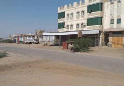 الحوثيون يقصفون شمال حيس بالمدفعية الثقيلة