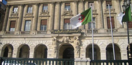 انخفاض احتياطي الجزائر من النقد الأجنبي
