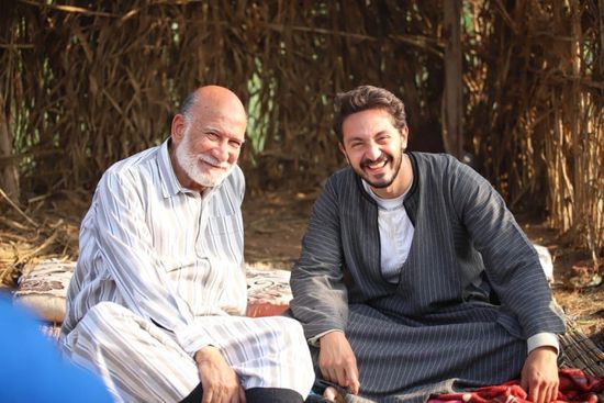 يوسف عثمان يروج لمسلسل "ورا كل باب"