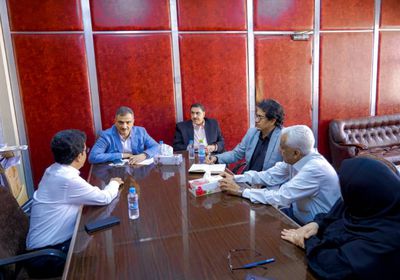 لملس يوجه نفط عدن لضخ كميات من الوقود بالمحطات