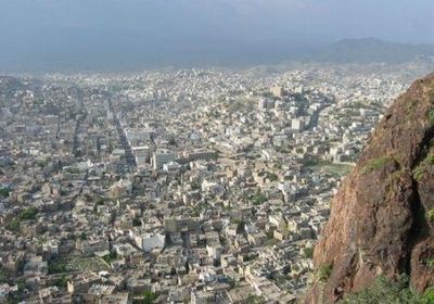 لاقتحامه المحكمة.. الحبس 6 أشهر لنجل قائد محور تعز الإخواني