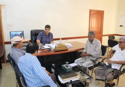 انتقالي المكلا والسلطة المحلية يبحثان أزمة انتشار أسواق القات