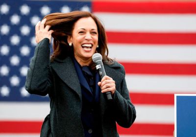 هاريس تناقش مع رئيس الوزراء الأسترالي تعزيز التعاون