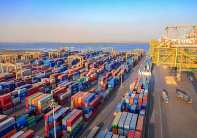 الحوثيون يرفعون جمارك البضائع المستوردة عبر ميناء عدن