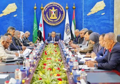 رئاسة الانتقالي تقف على تداعيات الانهيار الاقتصادي