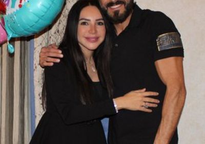 يوسف الشريف يحتفل بعيد ميلاد زوجته