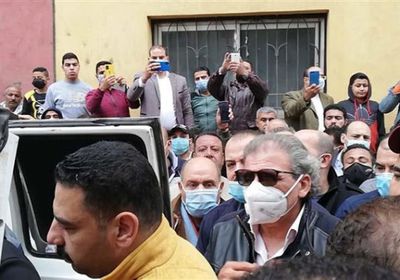 بالصور.. أول ظهور لخالد يوسف في مصر بجنازة شقيقه