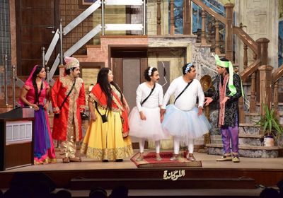 أشرف عبدالباقي ينشر صور حصرية من مسرحية "اللوكاندة"