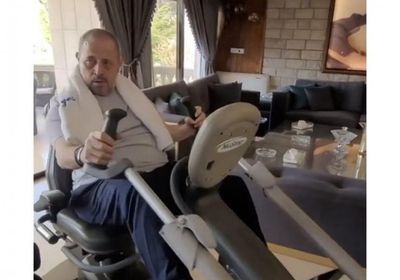 جورج وسوف يمارس التمارين الرياضية من داخل منزله (فيديو)