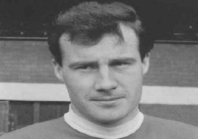 وفاة فيل تشيسنال مهاجم مانشستر يونايتد وليفربول السابق