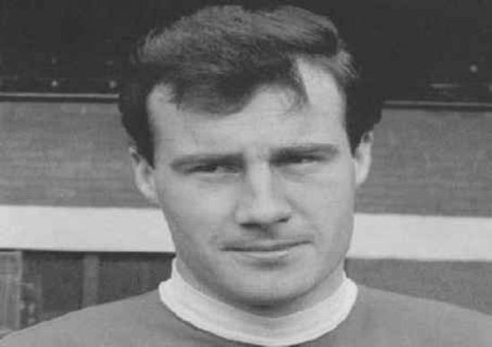 وفاة فيل تشيسنال مهاجم مانشستر يونايتد وليفربول السابق