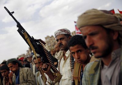 "الخليج": الدعم الإيراني يوفر الغطاء لاعتداءات الحوثيين