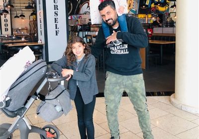 أحدث ظهور لمحمد سامي مع ابنتيه (صورة)