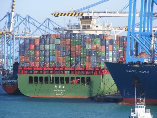 أمريكا تعلق الرسوم الجمركية على بعض السلع البريطانية لمدة 4 أشهر