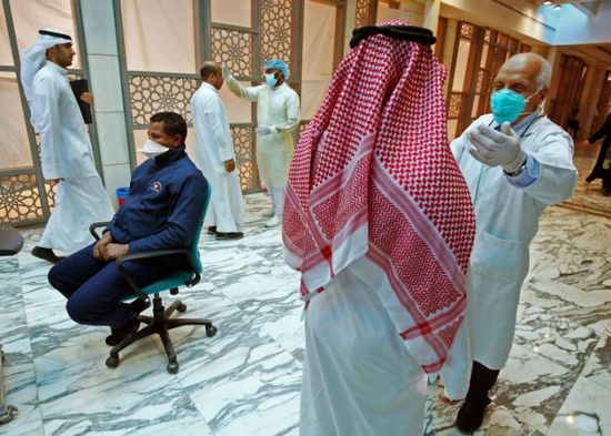 الكويت تُسجل 8 وفيات و1613 إصابة جديدة بكورونا