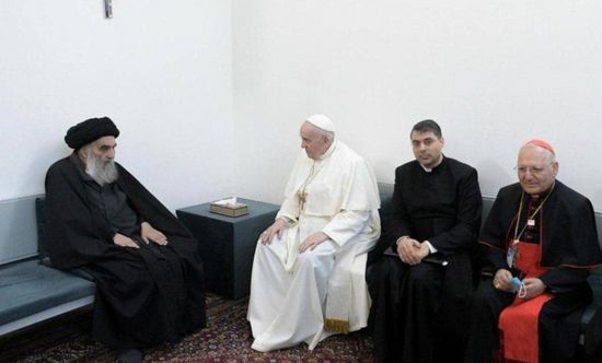 البابا فرنسيس يلتقي السيستاني في منزله بالنجف