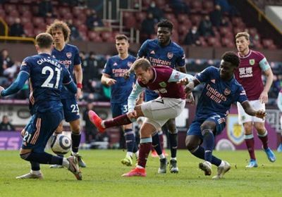 أرسنال يسقط في فخ بيرنلي بالدوري الإنجليزي