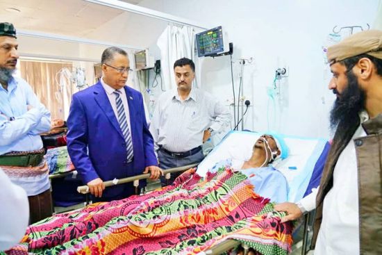 الخُبجي يطمئن على جرحى تفجير الشعب الإرهابي