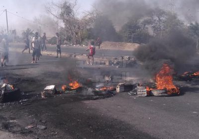 تجدد الاحتجاجات في لحج ومطالب بإقالة المحافظ