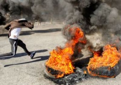  الجيش اللبناني يفتح أحد الطرق الرئيسية المغلقة بسبب الاحتجاجات