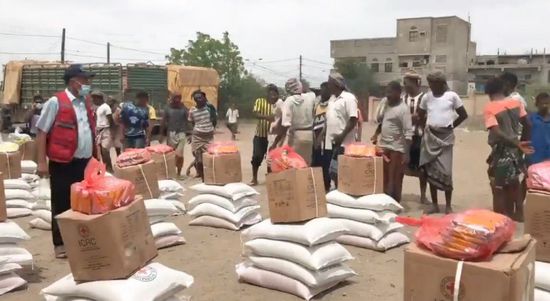 "الصليب الأحمر" يُغيث 4783 أسرة في بيت الفقيه