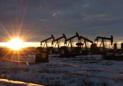 مخزونات النفط الخام ترتفع 12.8 مليون برميل