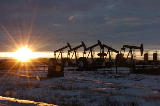 مخزونات النفط الخام ترتفع 12.8 مليون برميل