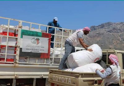 بالصور.. قافلة مساعدات إماراتية تُغيث أسر شرق سقطرى