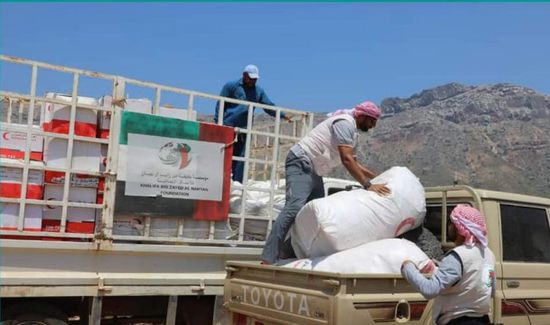 بالصور.. قافلة مساعدات إماراتية تُغيث أسر شرق سقطرى
