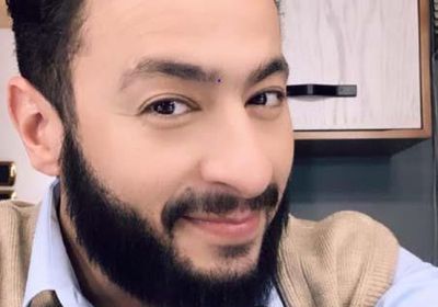 حمادة هلال ينشر صورته من كواليس "المداح"