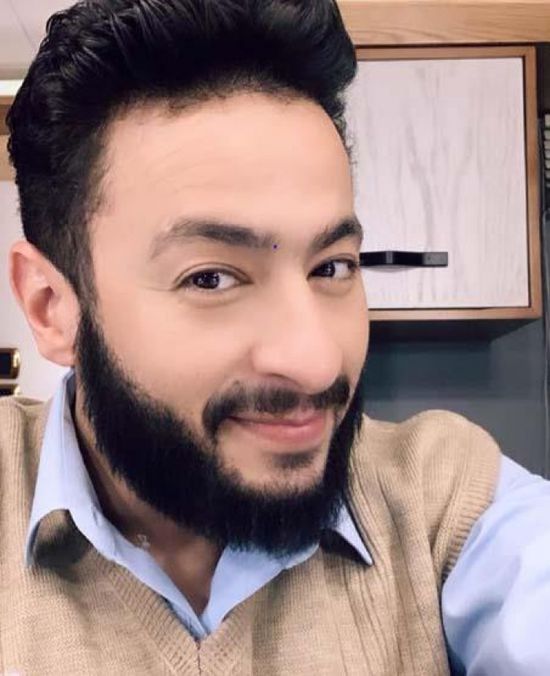 حمادة هلال ينشر صورته من كواليس "المداح"