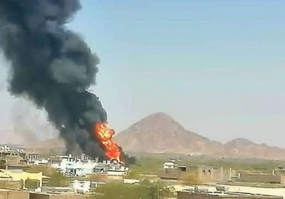 احتراق ناقلة نفط بين المكلا ولودر