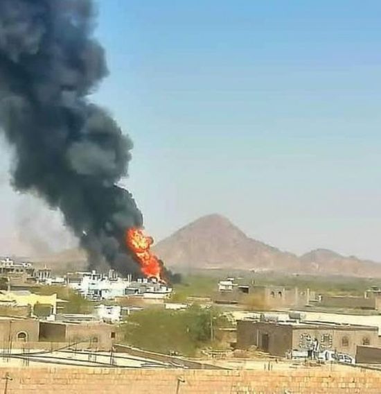 احتراق ناقلة نفط بين المكلا ولودر