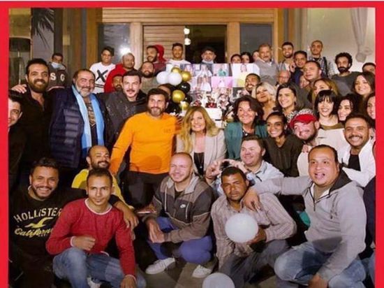 بالصور.. يسرا تحتفل بعيد ميلادها في كواليس "حرب أهلية"