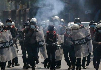 شرطة ميانمار تطلق حملة للقبض على العمال المضربين في السكة الحديد