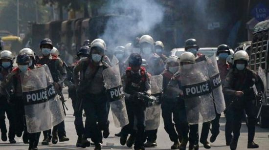 شرطة ميانمار تطلق حملة للقبض على العمال المضربين في السكة الحديد