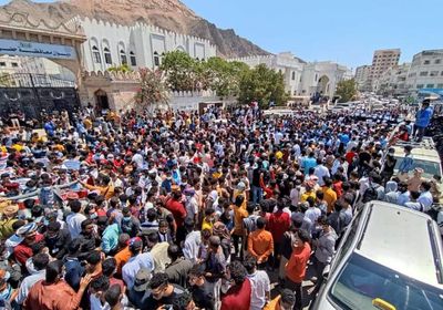 حذر من ثورة جياع.. انتقالي حضرموت يتضامن مع احتجاجات الطلاب