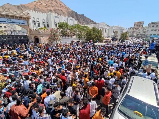 حذر من ثورة جياع.. انتقالي حضرموت يتضامن مع احتجاجات الطلاب