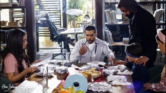 بالصور.. هاني سلامة بصحبة درة في كواليس "بين السما والأرض"