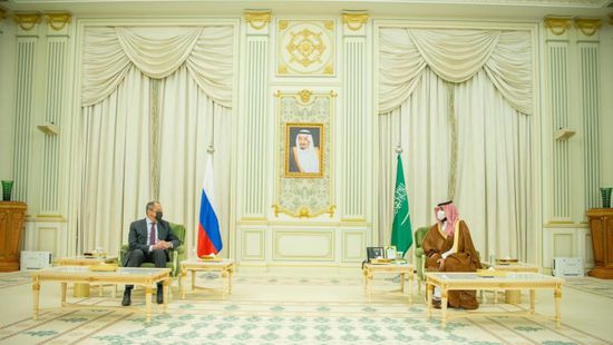 ولي العهد السعودي يبحث مع وزير الخارجية الروسي العلاقات الثنائية