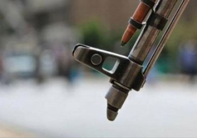 مسلحون يغتالون جنديًا ويصيبون آخر في الوضيع